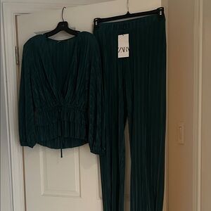 Zara Women's Deep Green Pleated Ensemble